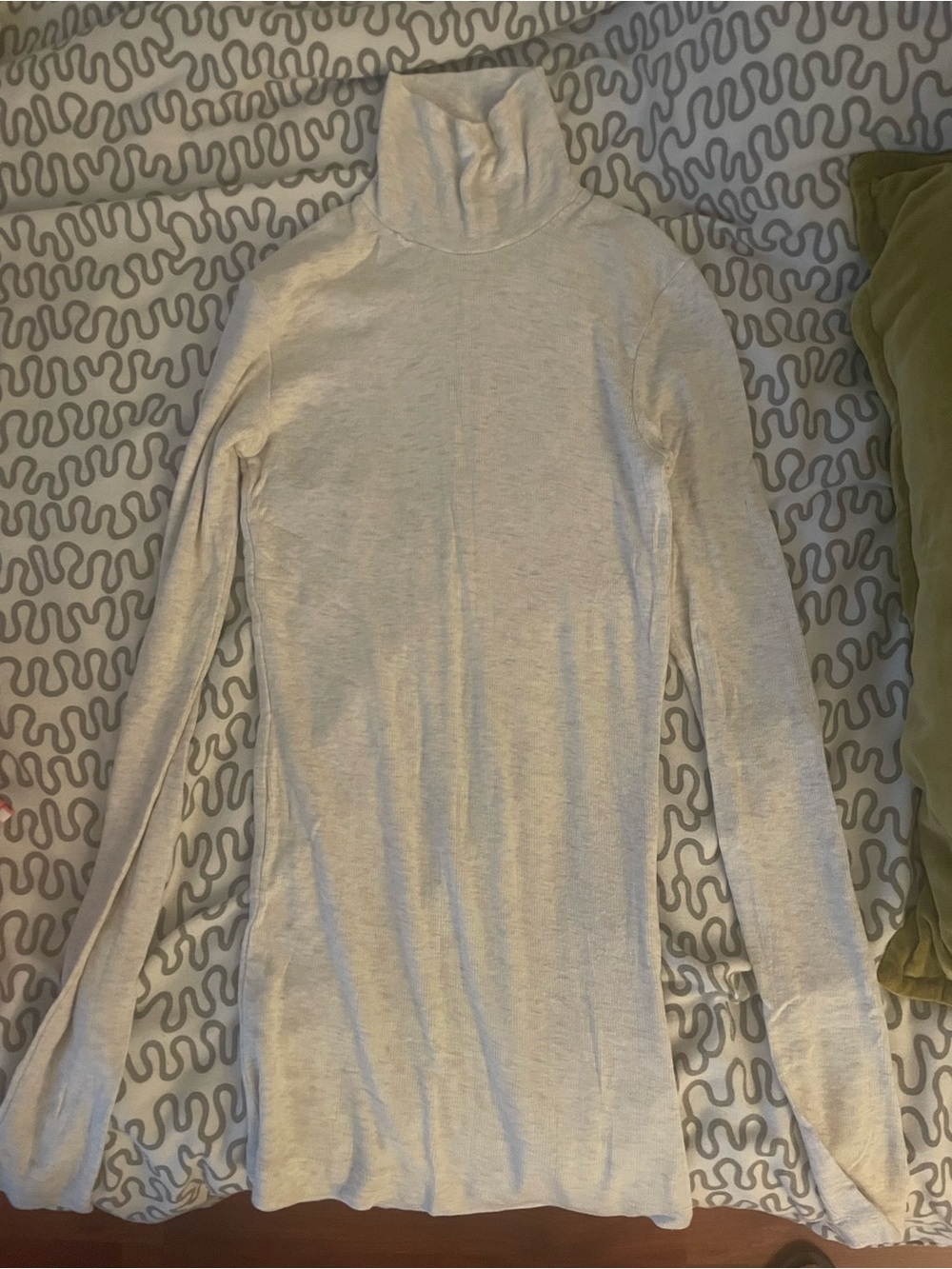 Aritzia Wilfred Light Gray Turtleneck Sweater